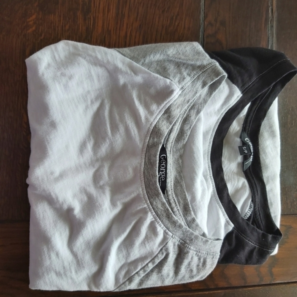 LOT OF TWO  BASEBALL TYPE TSHIRTS/B2